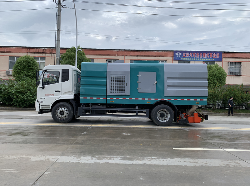 東風(fēng)天錦2.5水8塵吸塵車