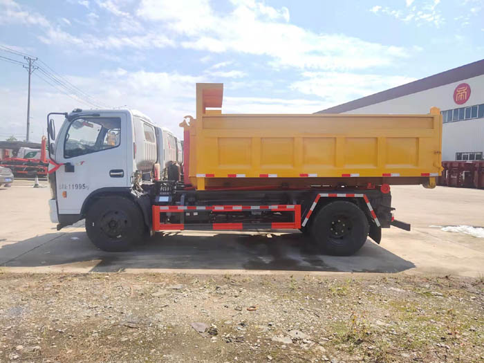 國(guó)六8方東風(fēng)D7勾臂垃圾車(chē)