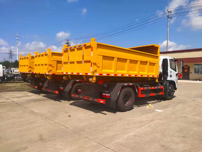 國(guó)六8方東風(fēng)D7勾臂垃圾車(chē)