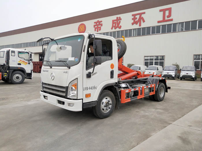 建筑垃圾清運(yùn)六方勾臂垃圾車怎么選？